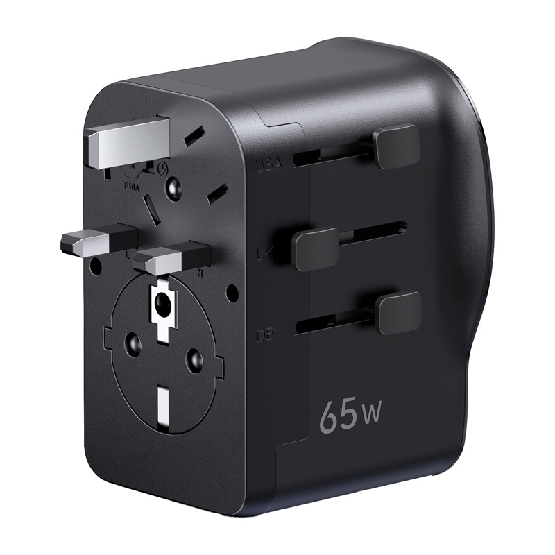 Universal Travel Adapter Ugreen S550, 2x USB-C, 1x USB-A, 65W 3