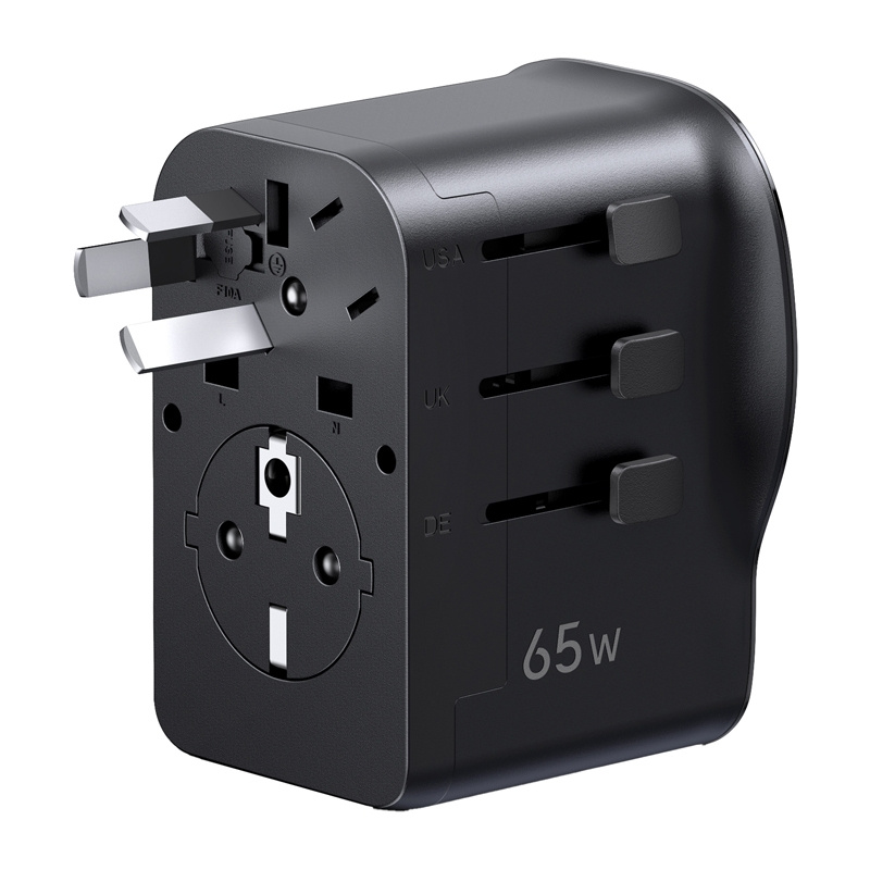 Universal Travel Adapter Ugreen S550, 2x USB-C, 1x USB-A, 65W 4