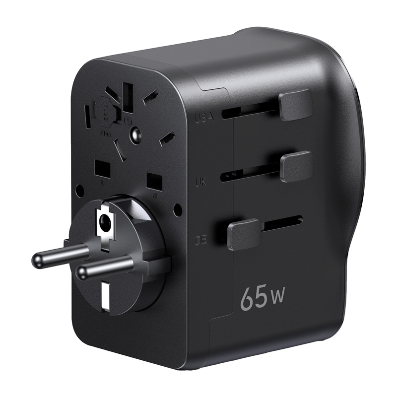 Universal Travel Adapter Ugreen S550, 2x USB-C, 1x USB-A, 65W 2